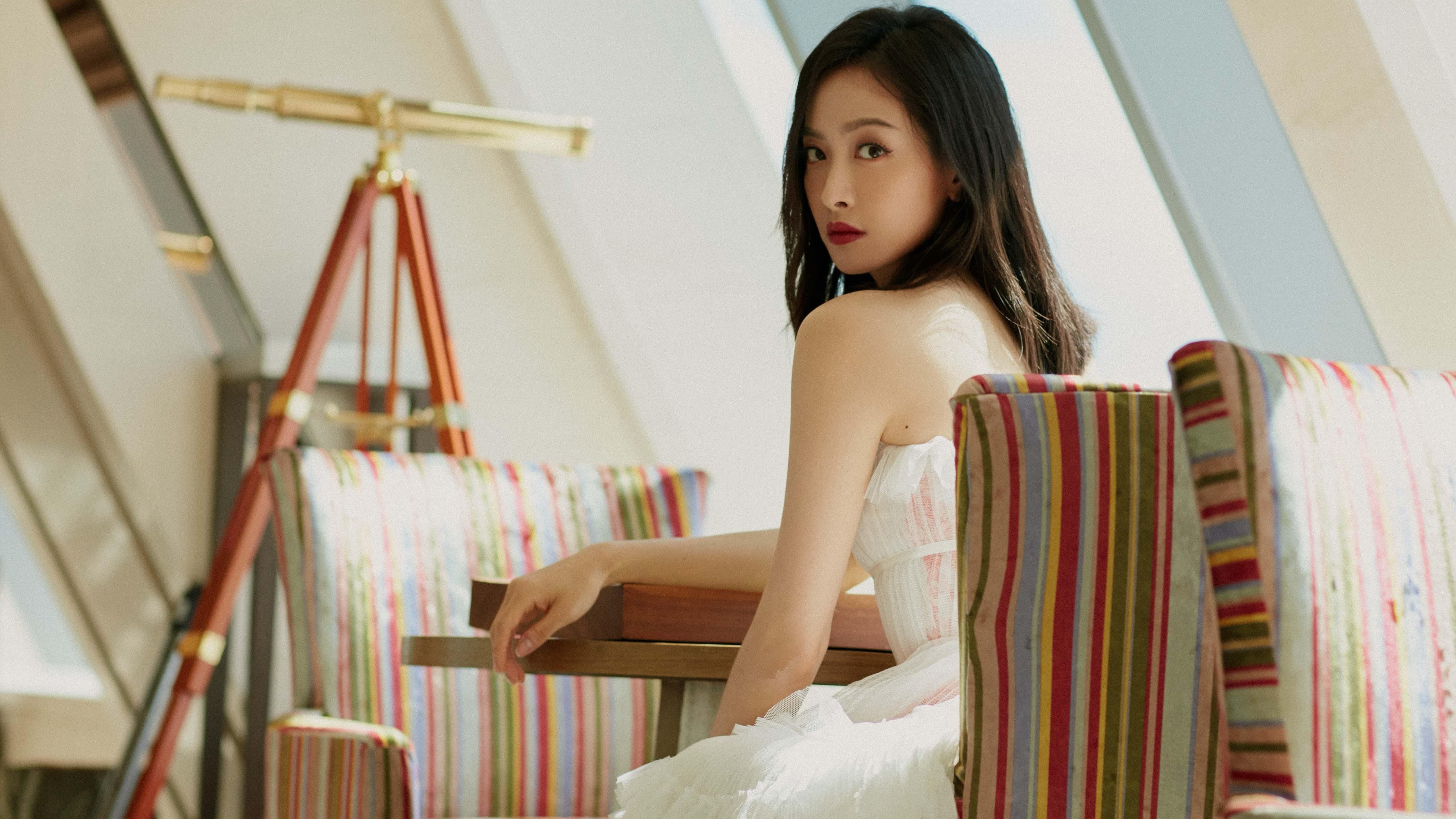 开云网站-中场球员横向移动距离是否影响球队换边质量，中场球员多用什么阵型