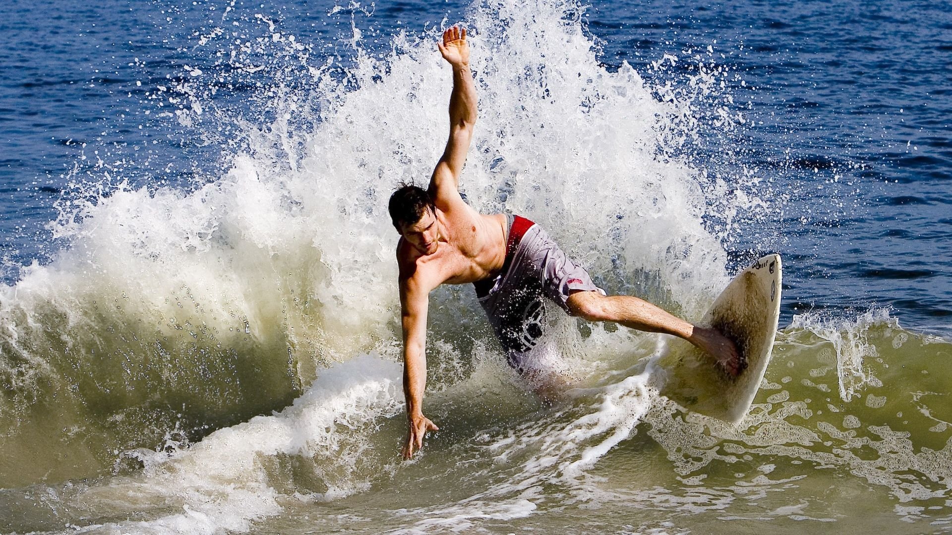 kaiyun.com-关键胜利助美因茨暂时脱离险境。