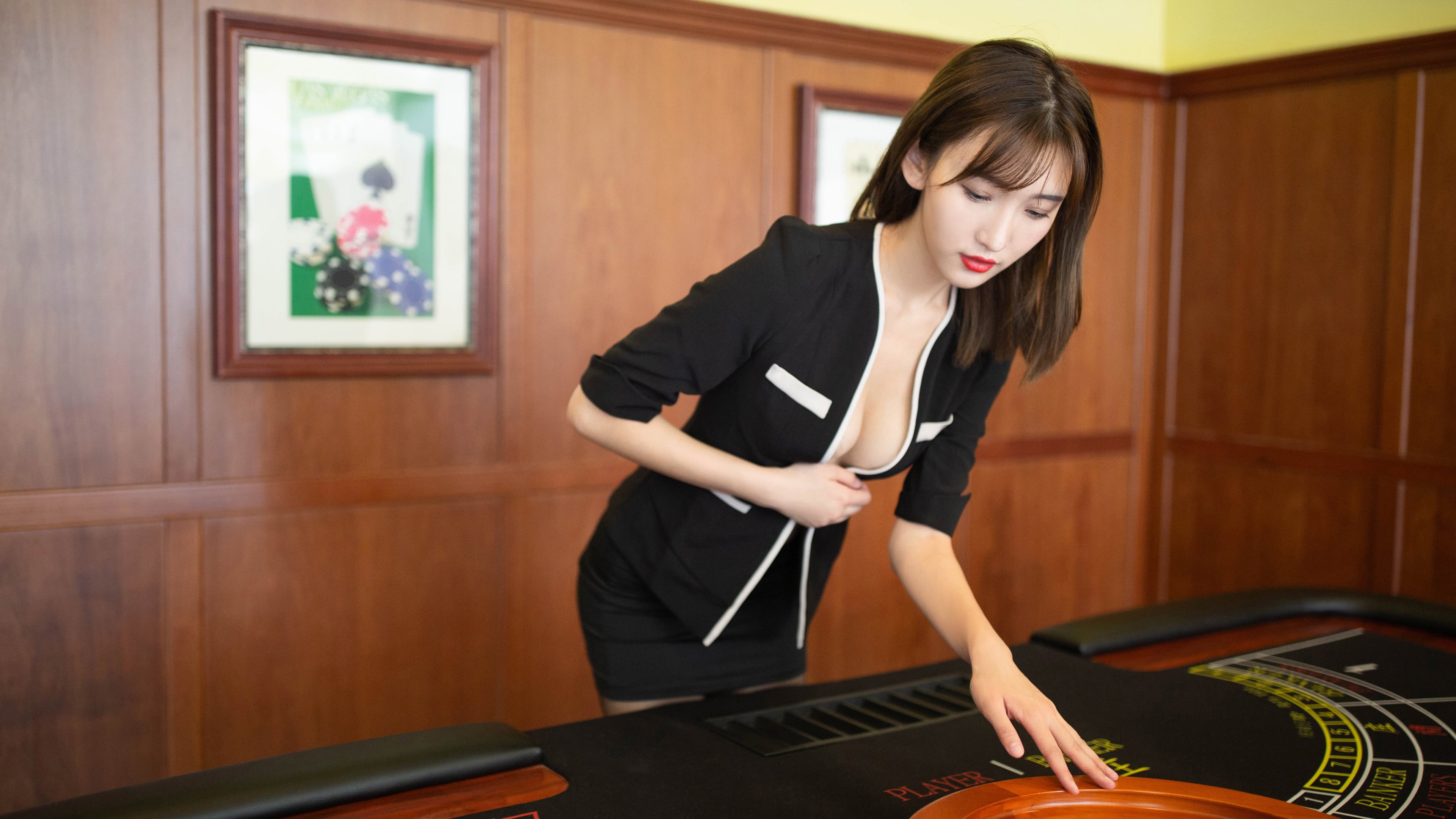 皮特·卡普尔强悍的突破和精准的传球,让袋鼠队的进攻充满威胁