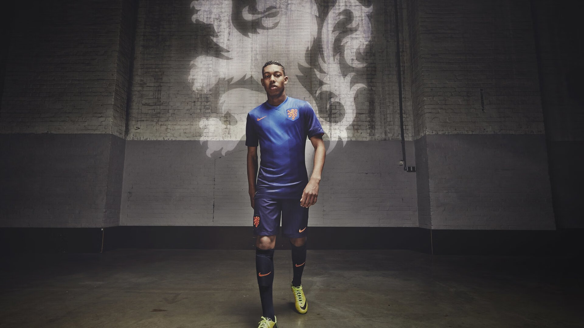 场馆设施翻新完成比赛场地改造计划推进，场馆设计方案